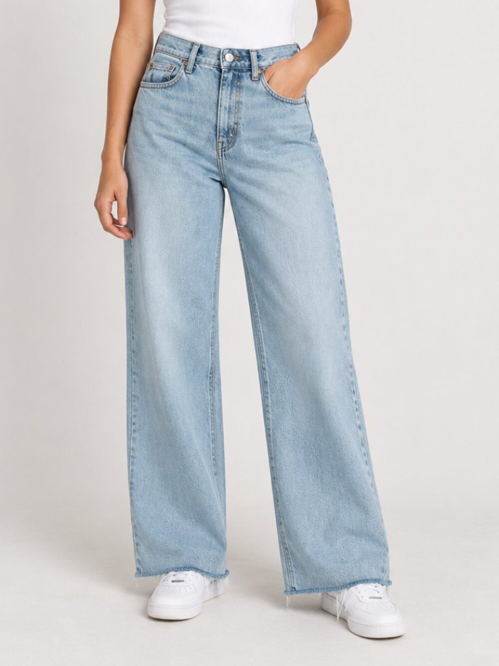 H&M Women’s Light Wash Wide Leg Jeans Size 2 Raw Hem High Rise Denim